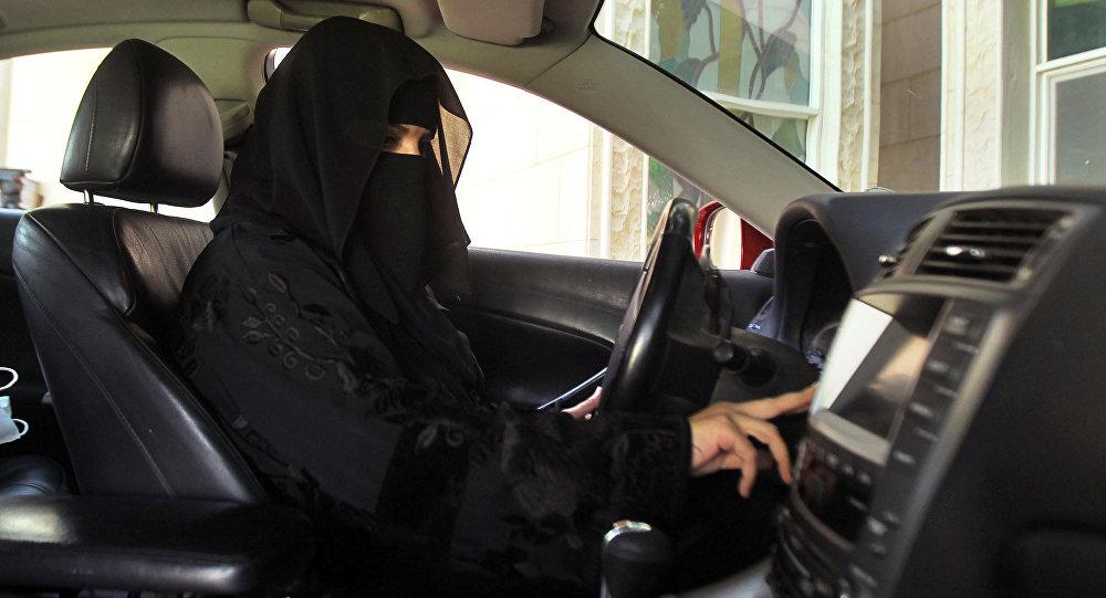 المرأة السعودية تعمل بالمرور وقريبا في الميدان صحيفة الوطن