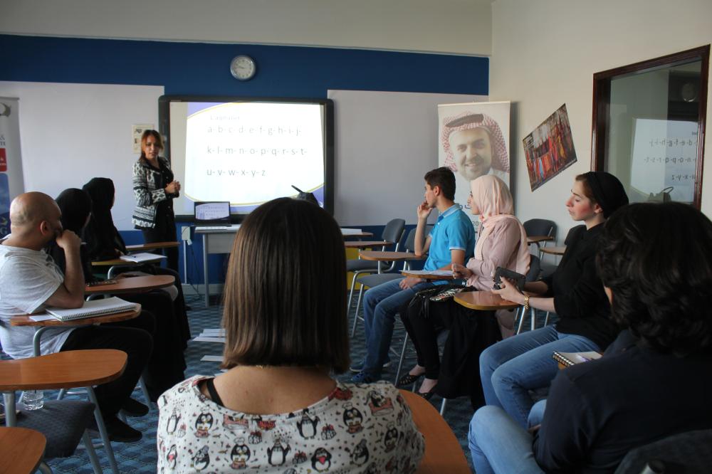 الجامعة الخليجية تقدم دورتي اللغة الفرنسية والإسبانية