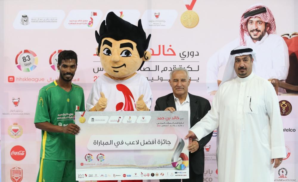 لاعب أم الحصم عبدالله علي يحصد النجومية