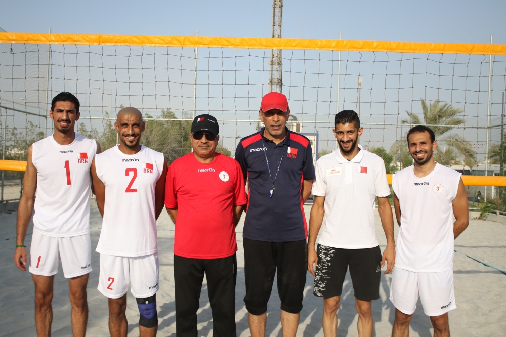 منتخب شواطيء الطائرة يغادر إلى المغرب