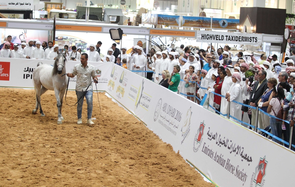 خالد بن عبدالله: "أبوظبي للصيد والفروسية" من أهم المعارض بالعالم