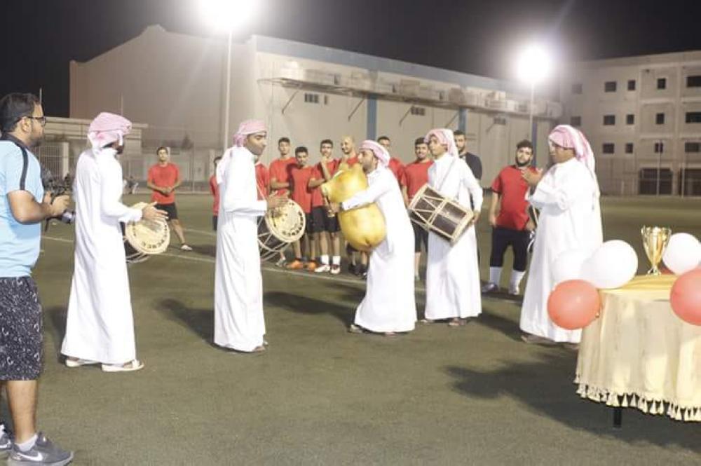 خالد بن حمد يُنيب وزير الشباب والرياضة لتتويج أبطال دوري سموه للفتيات والجاليات والأندية