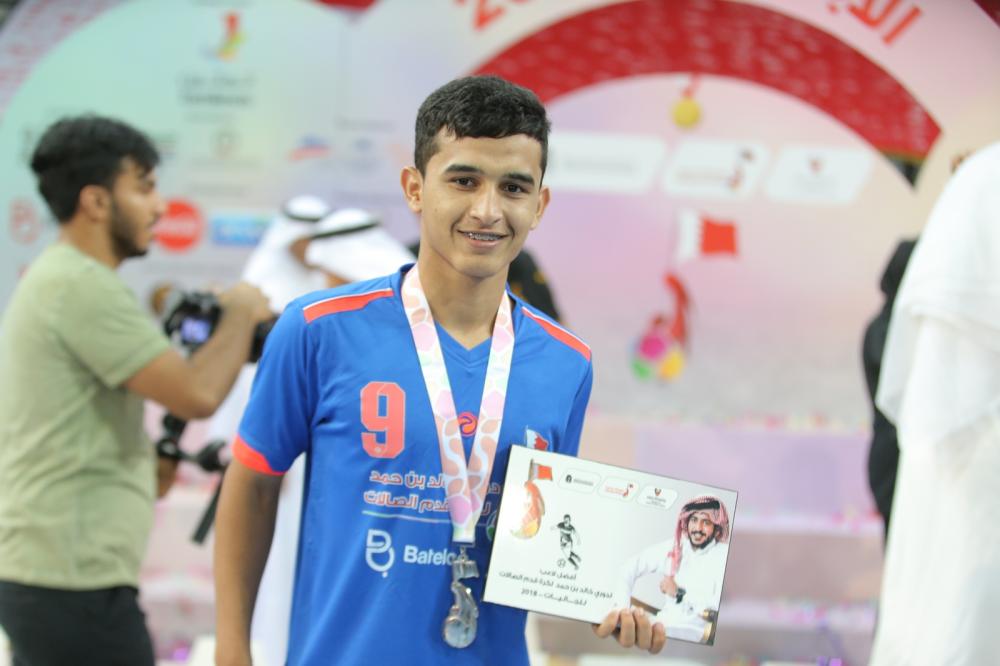 خالد بن حمد يُنيب وزير الشباب والرياضة لتتويج أبطال دوري سموه للفتيات والجاليات والأندية