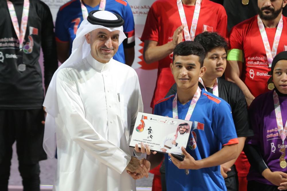 خالد بن حمد يُنيب وزير الشباب والرياضة لتتويج أبطال دوري سموه للفتيات والجاليات والأندية