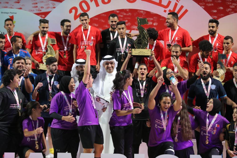 خالد بن حمد يُنيب وزير الشباب والرياضة لتتويج أبطال دوري سموه للفتيات والجاليات والأندية