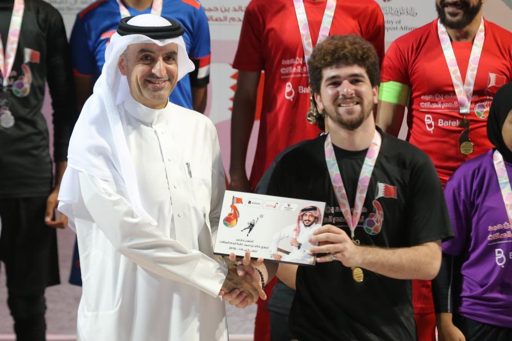 خالد بن حمد يُنيب وزير الشباب والرياضة لتتويج أبطال دوري سموه للفتيات والجاليات والأندية