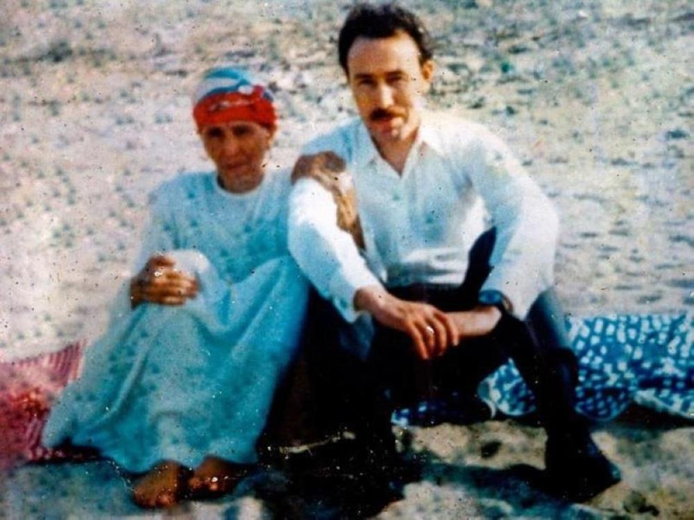 أرملة بومدين تندد بحملات التشويه: مات تاركاً 6 آلاف دينار فقط