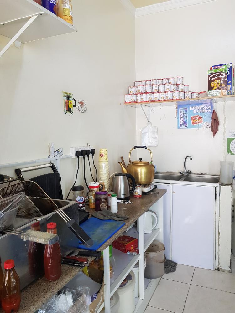 محلات الكرك.. نوافذ صغيرة تخفي كوارثاً كبيرة