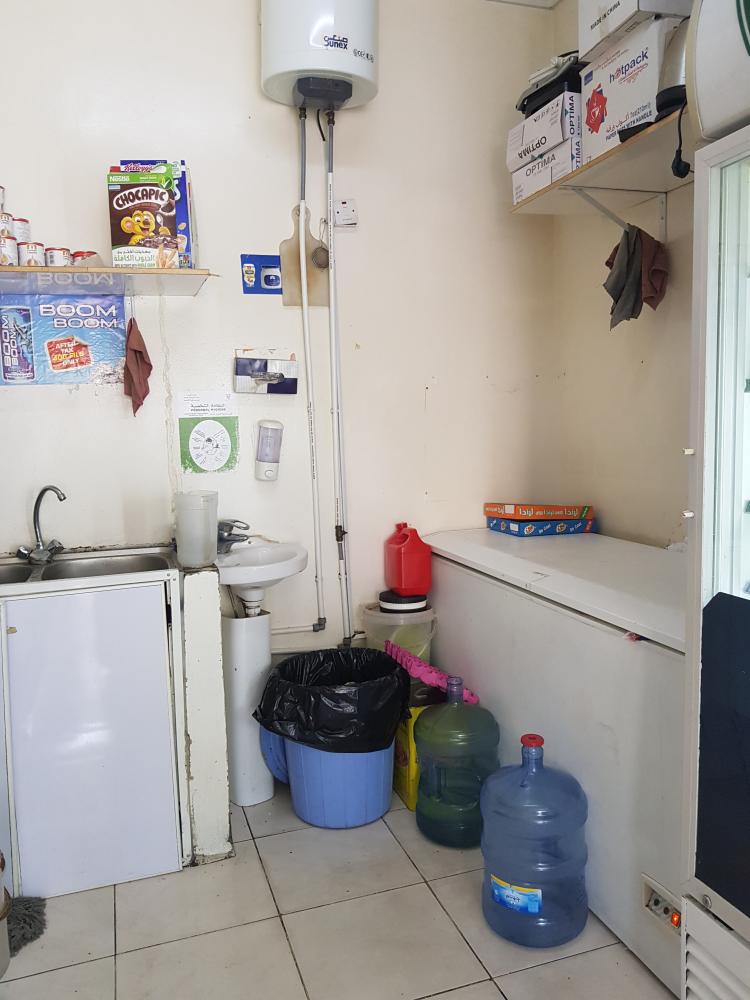 محلات الكرك.. نوافذ صغيرة تخفي كوارثاً كبيرة