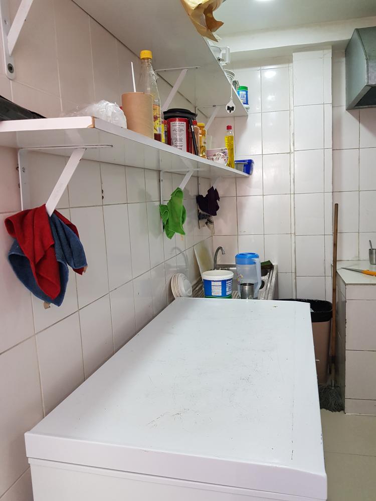 محلات الكرك.. نوافذ صغيرة تخفي كوارثاً كبيرة