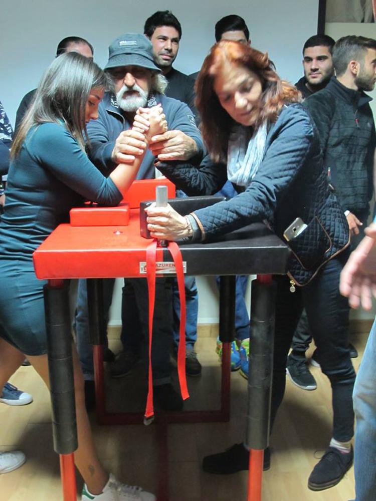 لبنانيات يشاركن في رياضة تقليدية كانت حكراً على الرجال