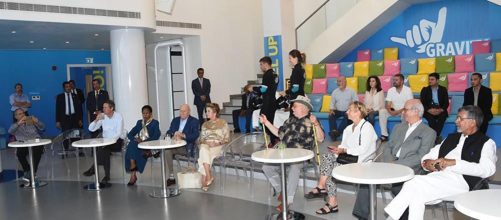 "وفد حائزي نوبل": "مدينة خليفة" نموذج للطفرة الإسكانية والعمرانية