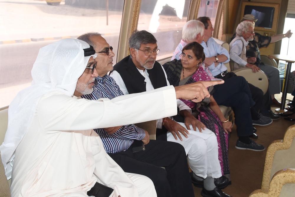 "وفد حائزي نوبل": "مدينة خليفة" نموذج للطفرة الإسكانية والعمرانية