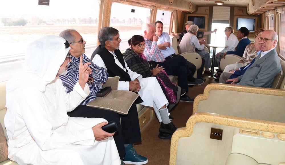 "وفد حائزي نوبل": "مدينة خليفة" نموذج للطفرة الإسكانية والعمرانية