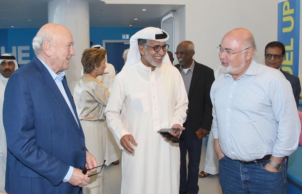 "وفد حائزي نوبل": "مدينة خليفة" نموذج للطفرة الإسكانية والعمرانية