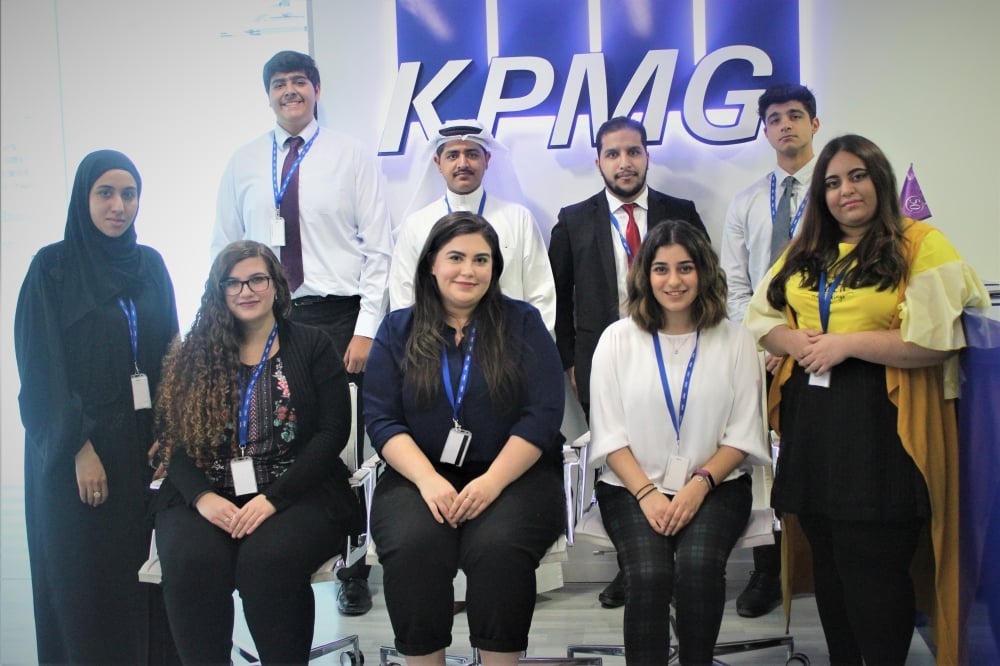 23 طالباً يستكملون برنامجهم التدريبي بشركة KPMG