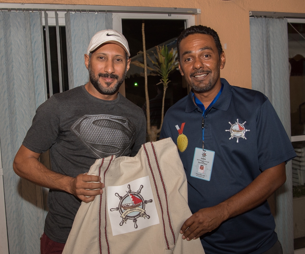 ناصر بن حمد يشيد بالمشاركة الواسعة ببطولة الحداق