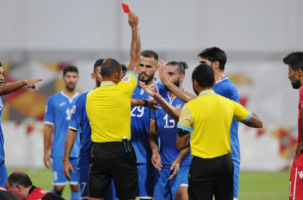  التحكيم يستحوذ على الانتقادات في دوري ناصر بن حمد