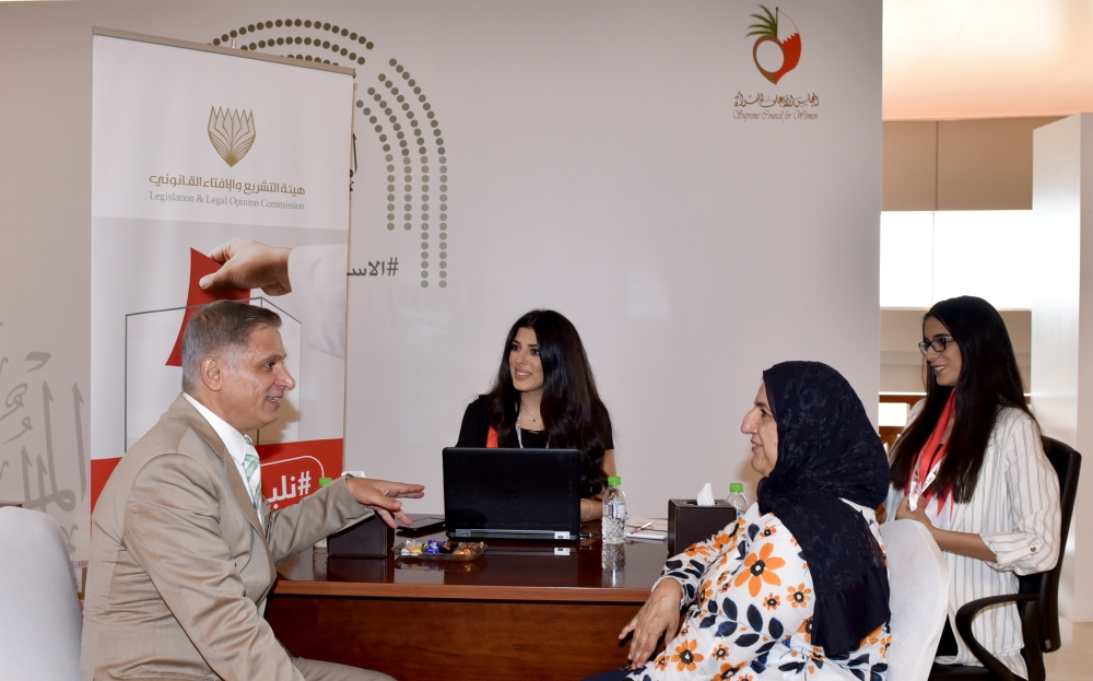 لجنة الانتخابات تزور "الأعلى للمرأة" للتأكد من بيانات الناخبين