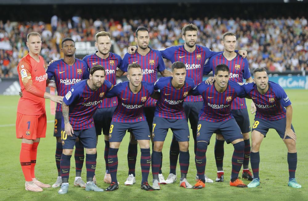 قمة الصدارة بين إشبيلية وبرشلونة