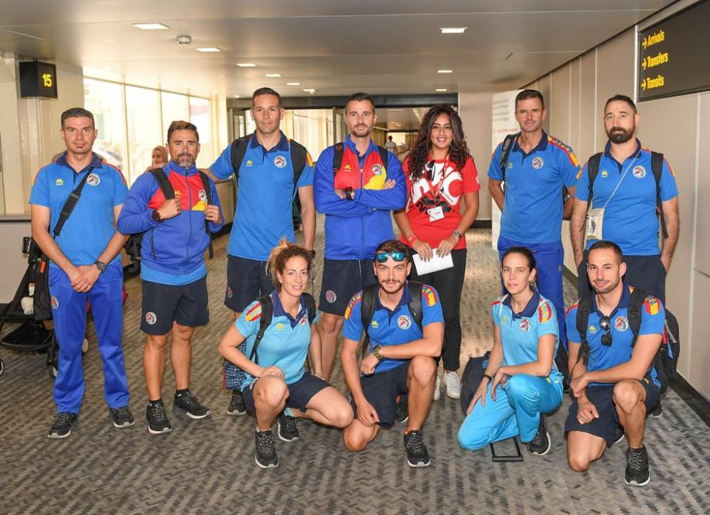 وصول الفريق الإسباني للمشاركة ببطولة كأس العالم للطيران الحر الداخلي