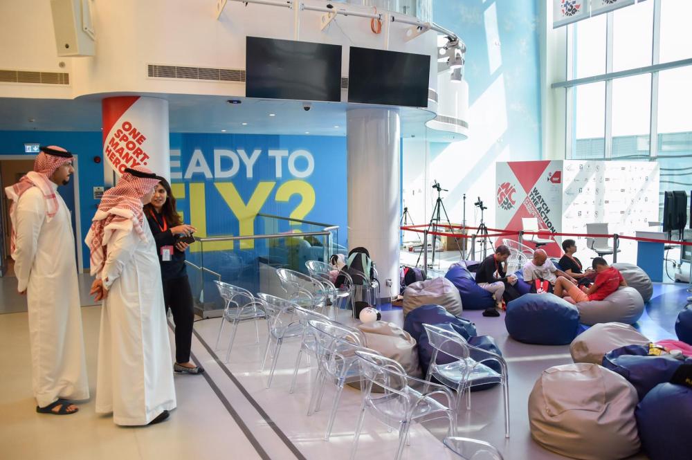 عسكر يشيد بالتحضيرات لبطولة العالم للطيران الحر الداخلي