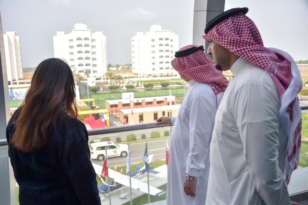 عسكر يشيد بالتحضيرات لبطولة العالم للطيران الحر الداخلي