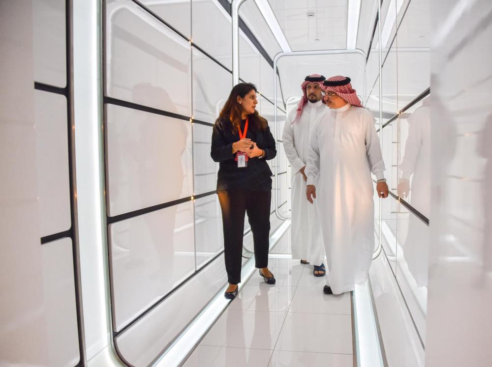 عسكر يشيد بالتحضيرات لبطولة العالم للطيران الحر الداخلي