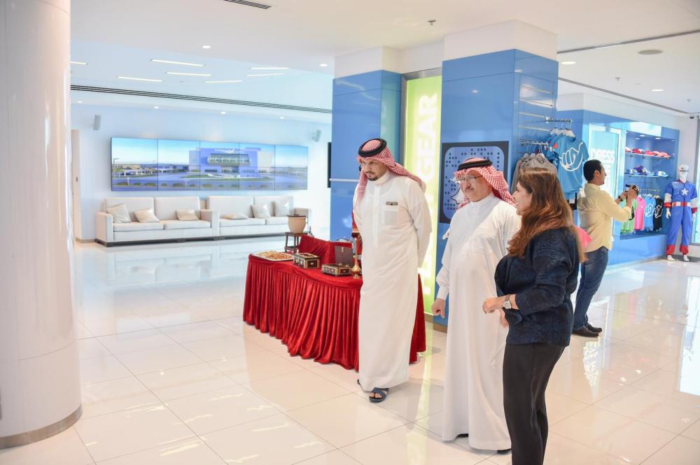 عسكر يشيد بالتحضيرات لبطولة العالم للطيران الحر الداخلي