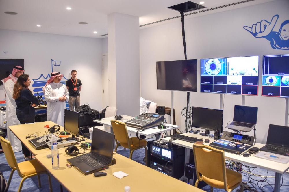 عسكر يشيد بالتحضيرات لبطولة العالم للطيران الحر الداخلي