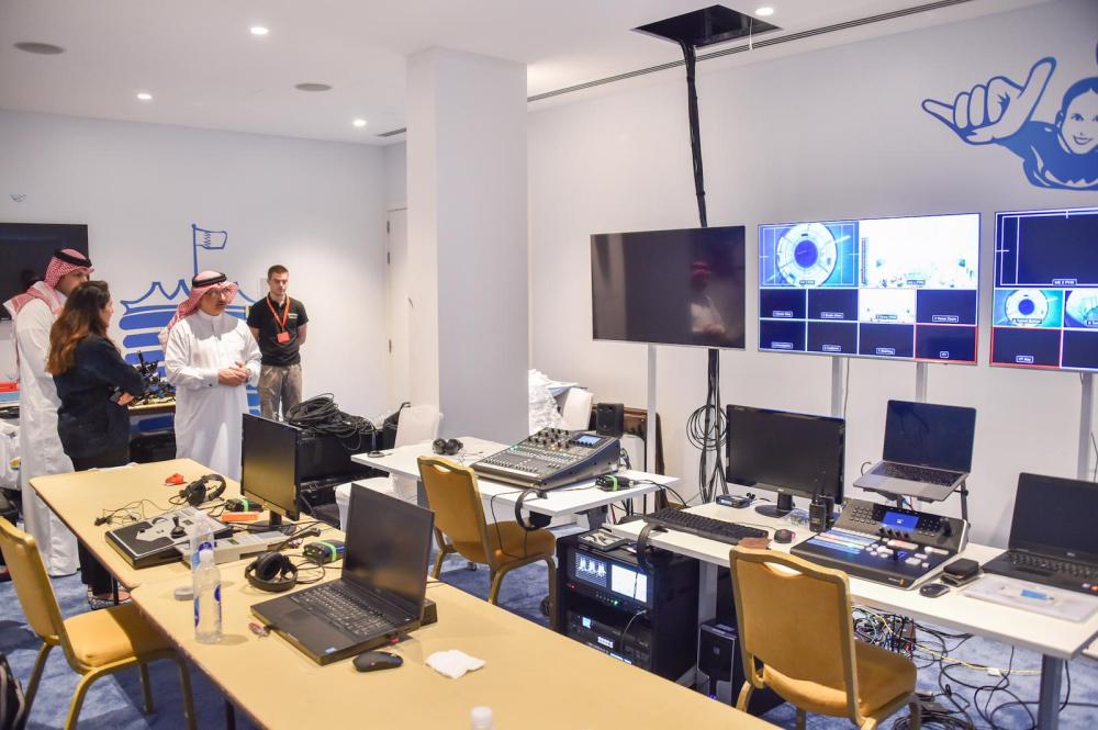 عسكر يشيد بالتحضيرات لبطولة العالم للطيران الحر الداخلي