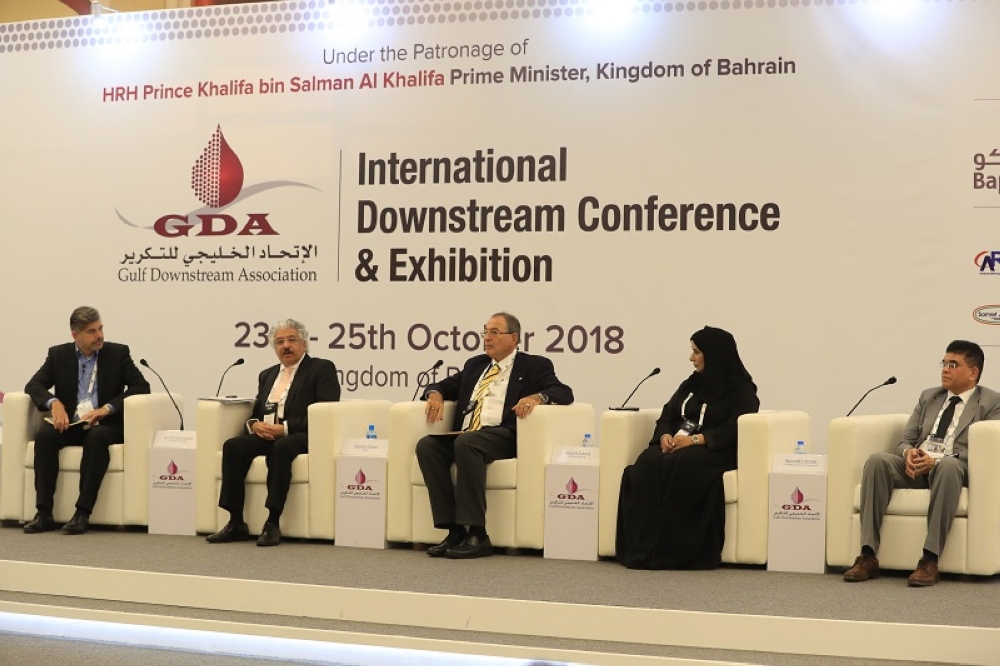 رئيس جامعة البحرين يشارك في الطاولة المستديرة بـ"الاتحاد الخليجي للتكرير"