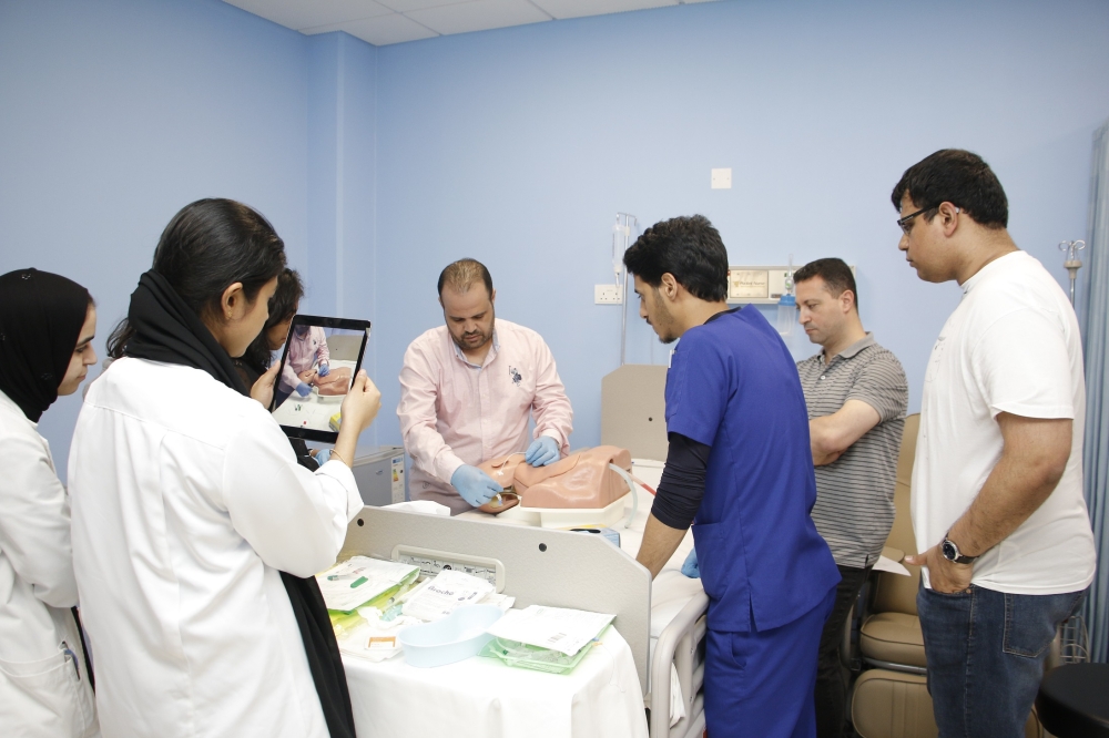 "المحاكاة الطبية" في "الخليج العربي" تنهي ورشة مهارات معالجة المرضى