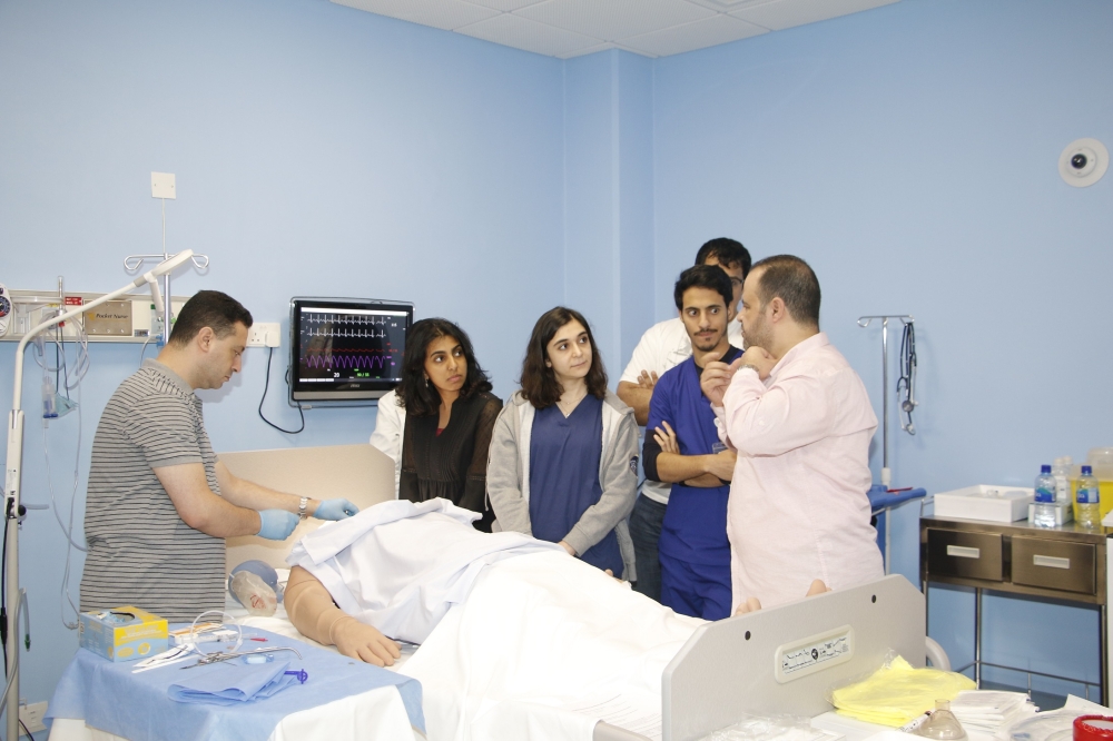 "المحاكاة الطبية" في "الخليج العربي" تنهي ورشة مهارات معالجة المرضى