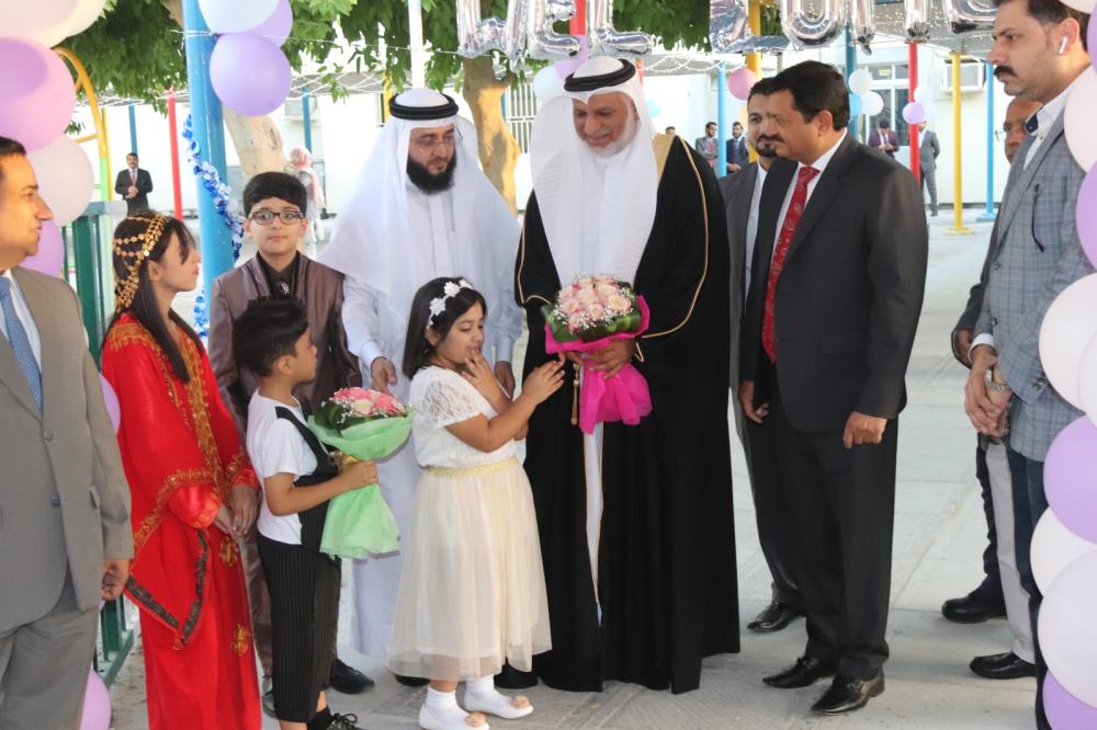 في أكبر حفل.. المدرسة الباكستانية تحتفي بتخريج 137 طالباً وطالبة