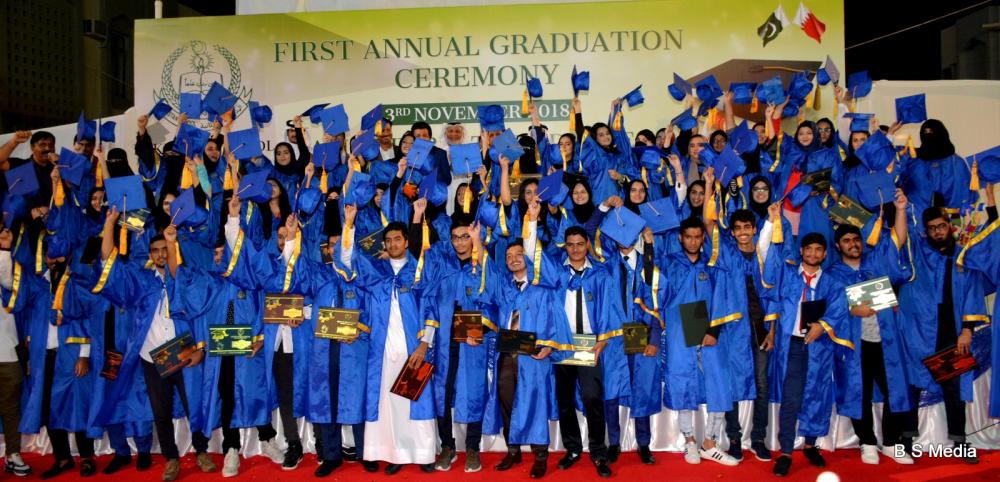 في أكبر حفل.. المدرسة الباكستانية تحتفي بتخريج 137 طالباً وطالبة