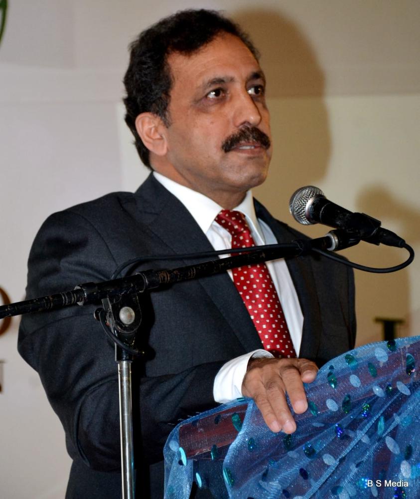 في أكبر حفل.. المدرسة الباكستانية تحتفي بتخريج 137 طالباً وطالبة