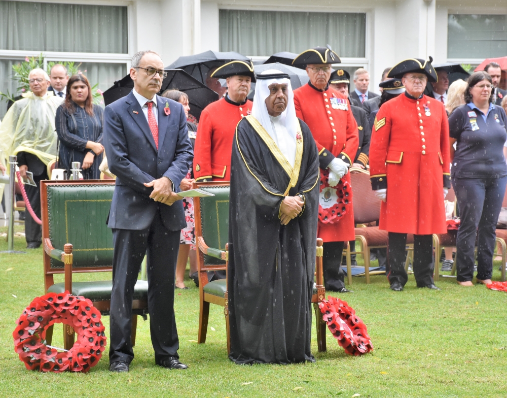 السفير البريطاني يحيي الذكرى السنوية لضحايا الحروب