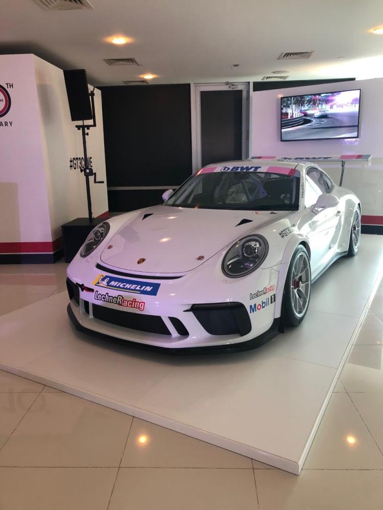 حلبة "دبي أوتودروم" تدشن الموسم العاشر من تحدي كأس بورشه بي دبليو تي جي تي 3 الشرق الأوسط