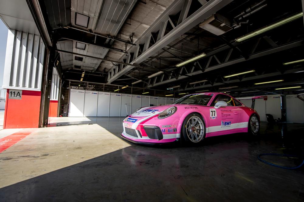 حلبة "دبي أوتودروم" تدشن الموسم العاشر من تحدي كأس بورشه بي دبليو تي جي تي 3 الشرق الأوسط