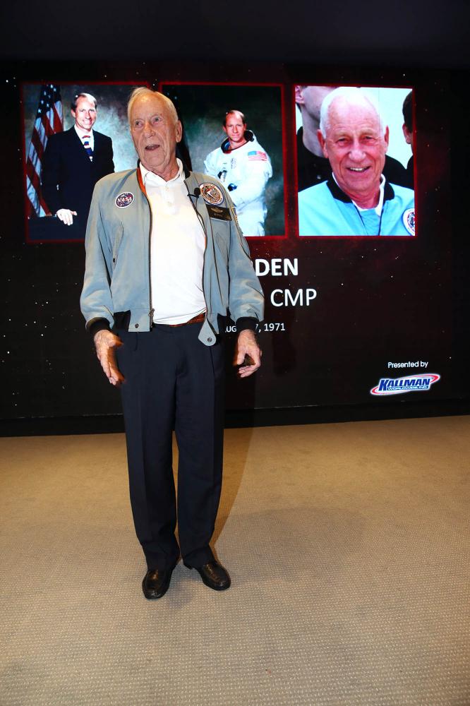 المركز العلمي البحريني يستضيف رائد الفضاء الأمريكي "ووردين"