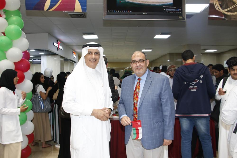 طلبة "الخليج العربي" يحتفلون بالعيد الوطني العماني