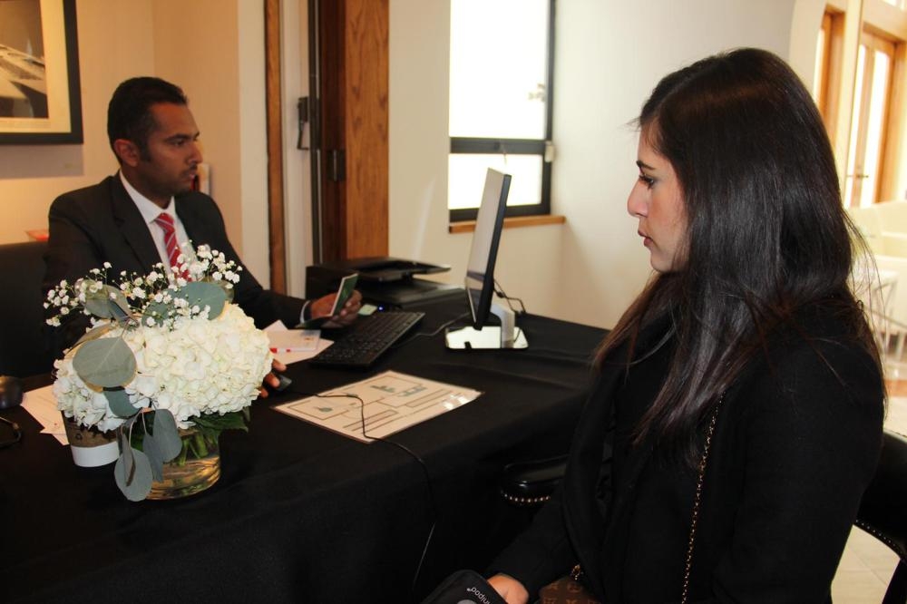 بالصور - إقبال كبير على التصويت في انتخابات البحرين بأمريكا