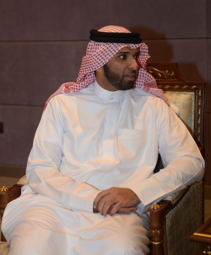 رئيس اتحاد الكرة والأمين العام يصلان مسقط لحضور حفل جوائز الاتحاد الآسيوي