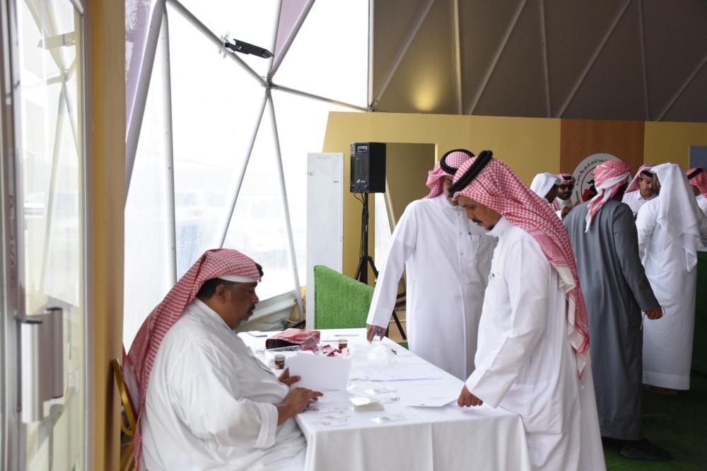 لجنة الموروث تتأهب لانطلاق موسم ناصر بن حمد للصقور والصيد الأربعاء