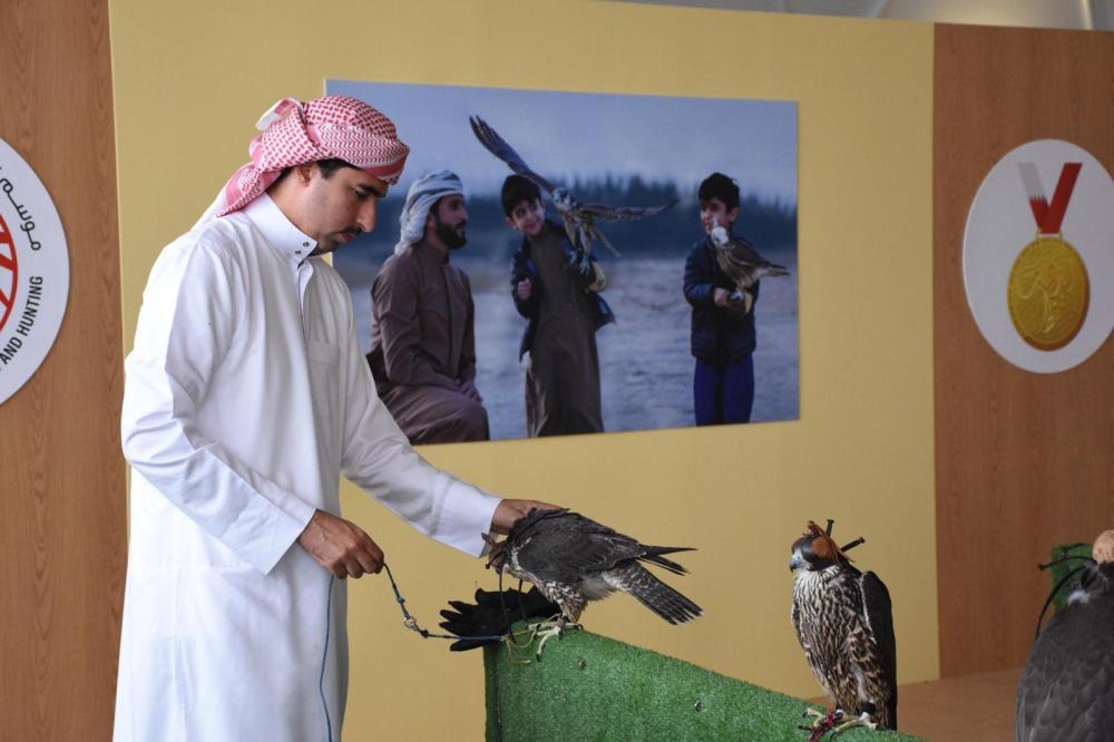 ناصر بن حمد: موسم الصقور والصيد حدث بارز بمسيرة الرياضات التراثية