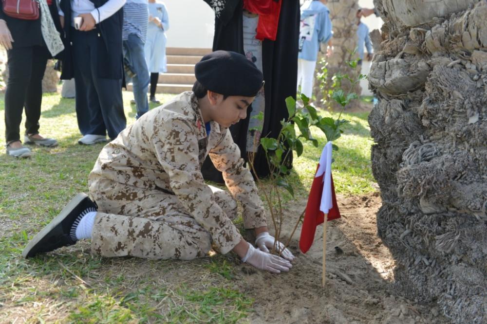 الأطفال يزرعون "الرازجي" في يوم الشهيد