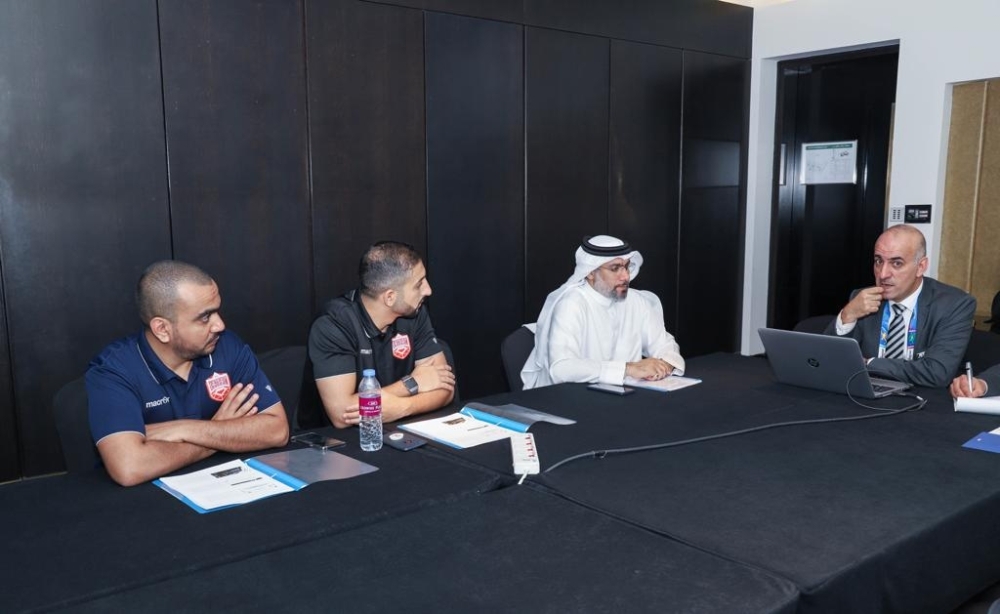 "الأحمر" يختتم تدريباته استعداداً لمواجهة الإمارات