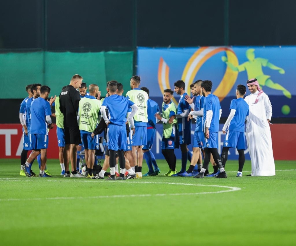 "الأحمر" يختتم تدريباته استعداداً لمواجهة الإمارات