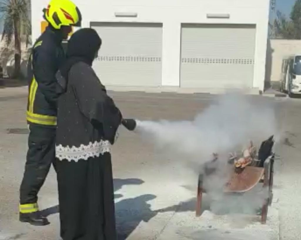 الدفاع المدني يواصل التوعوية بآليات تجنب مخاطر الأجهزة الكهربائية